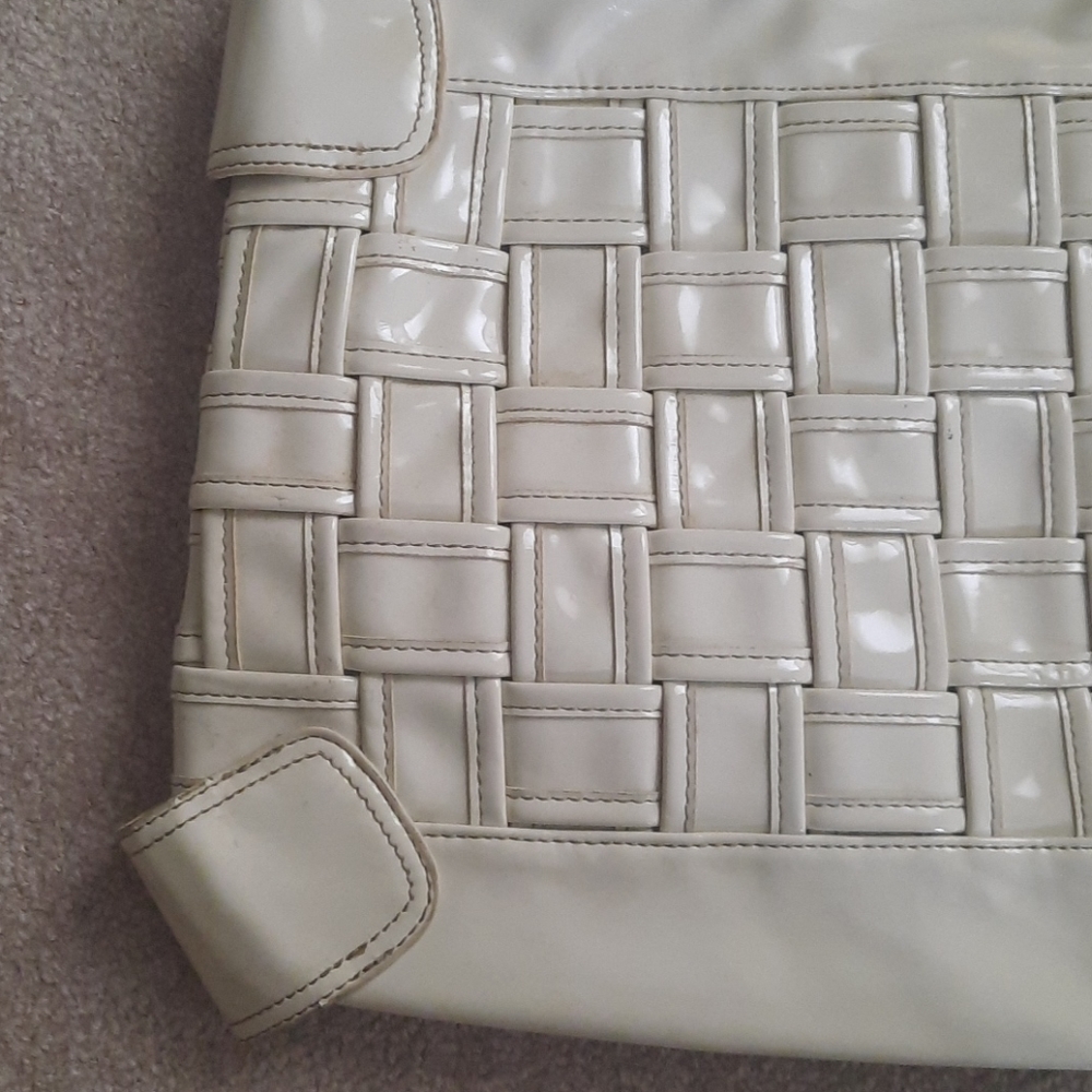 Chinese Laundry purse - Picture 2 of 6